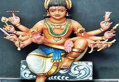 பத்து திருக்கரங்களுடன் காட்சிதரும் தசபுஜ ஐயப்பன்!