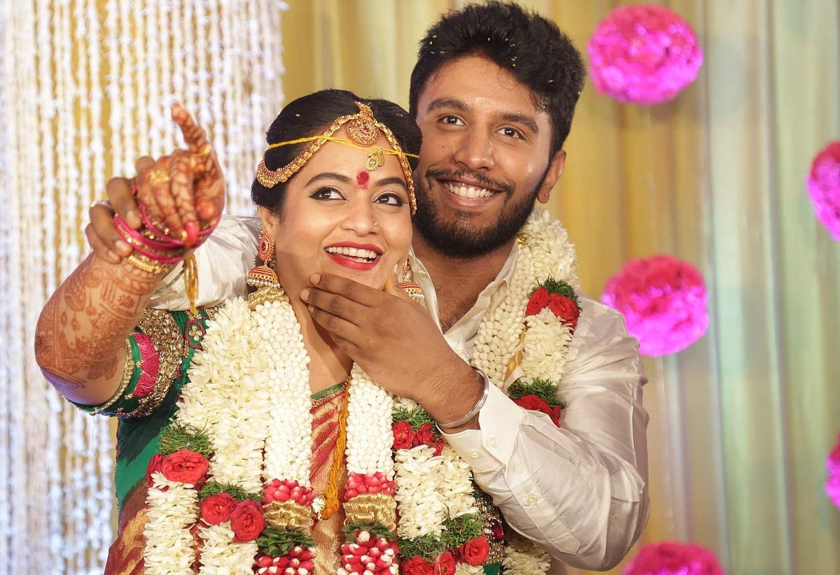 சிவாஜி பேரனைத் திருமணம் செய்தார் நடிகை சுஜா! (படங்கள்)