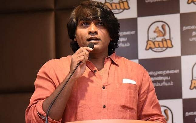 கஜா புயலால் பாதிக்கப்பட்ட மக்களுக்கு ரூ. 25 லட்சம் மதிப்பிலான நிவாரணப் பொருள்கள் வழங்கும் விஜய் சேதுபதி!