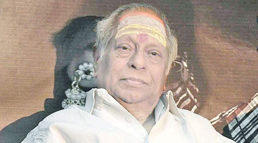 யார் அந்த நிலவு?