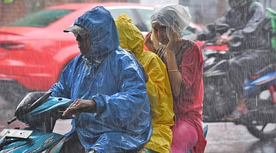 கருமேகங்கள் திரண்டு சென்னையில் கனமழை