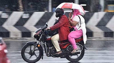 சென்னை மற்றும் சுற்றுவட்டாரப் பகுதிகளில் பரவலாகப் பெய்த மழை 