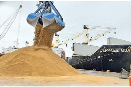 எண்ணூர் துறைமுகத்துக்கு வந்த 52 ஆயிரம் டன் மலேசிய ஆற்று மணல்: நேரடி விற்பனைக்கு தொடர்கிறது வரவேற்பு 