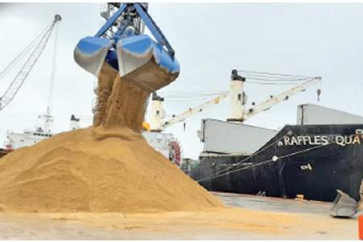 எண்ணூர் துறைமுகத்துக்கு வந்த 52 ஆயிரம் டன் மலேசிய ஆற்று மணல்: நேரடி விற்பனைக்கு தொடர்கிறது வரவேற்பு