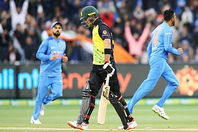 அசத்திய வேகப்பந்துவீச்சாளர்கள்: இந்திய அணிக்கு 11 ஓவர்களில் 90 ரன்கள் இலக்கு!