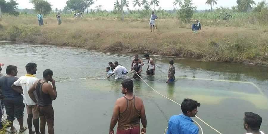 கர்நாடகா: மாண்டியாவில் கால்வாயில் பேருந்து கவிழ்ந்ததில் பலி எண்ணிக்கை 25 ஆக உயர்வு