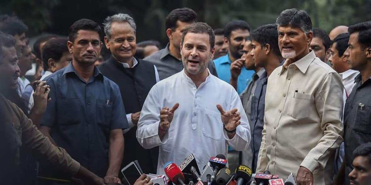 பரம்பரை எதிரிகள் ஒரே மேடையில்: இதை எப்படி எடுத்துக் கொள்வார்கள் மக்கள்?