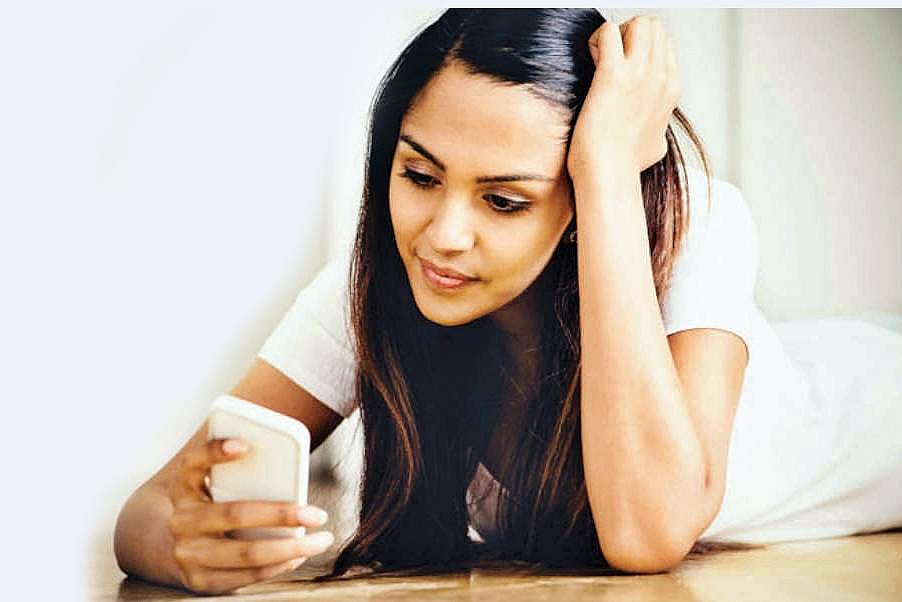 கடந்த வாரத் தலைப்பு யாரோவாகிப் போன அவள்! வாசகர் கவிதைகள்