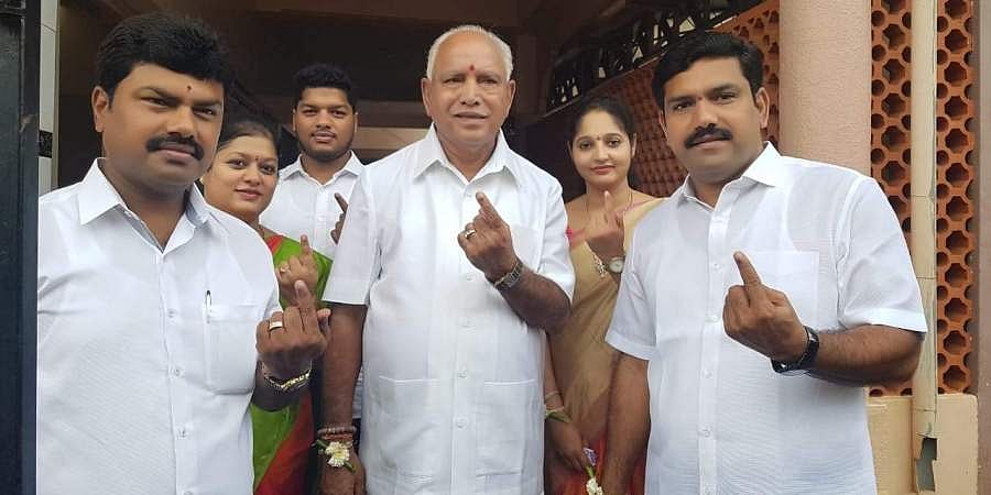 கர்நாடகத்தில் 5 தொகுதிகளுக்கு இடைத்தேர்தல்: 9 மணி வரை 10% வாக்குப்பதிவு