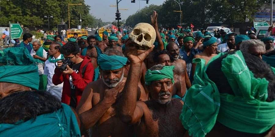 நாடாளுமன்றச் சாலையை அடைந்தது விவசாயிகள் பேரணி: போக்குவரத்து பாதிப்பு