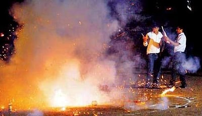 பட்டாசு வெடிக்க கட்டுப்பாடு மீறல்: தமிழகத்தில் 2,179 பேர் மீது வழக்கு