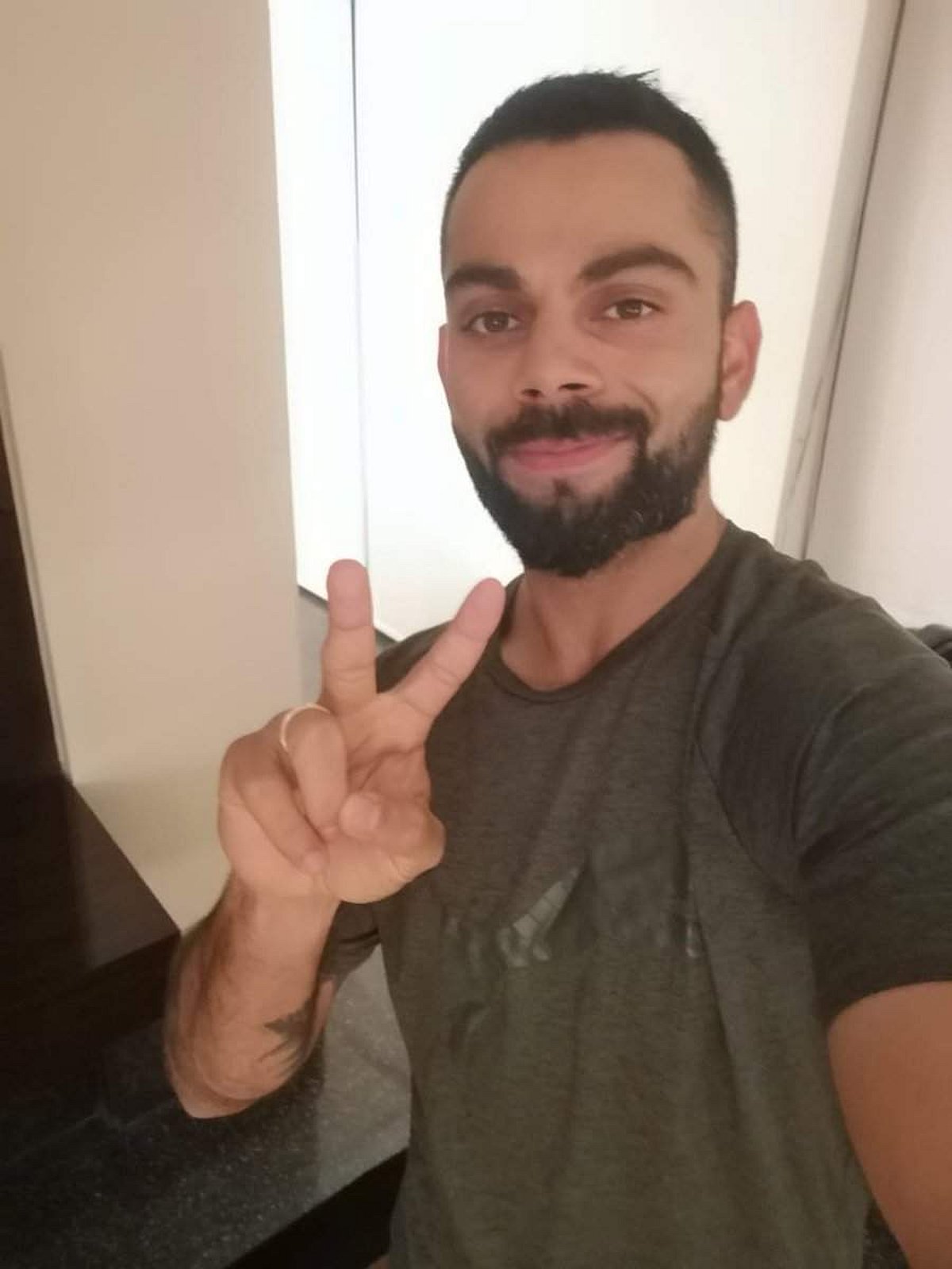 'நாட்டை விட்டு வெளியேறு' விமர்சனங்களுக்கு கோலி பதிலடி