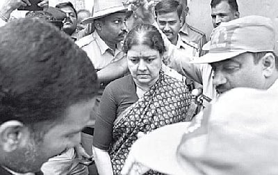 பெங்களூரு சிறையில் சசிகலா  -  டிடிவி தினகரன் சந்திப்பு