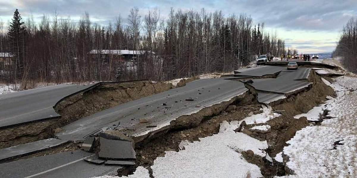 அலாஸ்காவைத் தாக்கிய பயங்கர நிலநடுக்கம்: ஏராளமானோர் காயம்