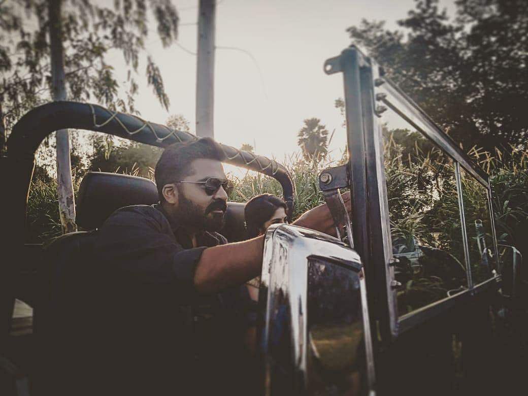 சிம்பு நடித்துள்ள ‘வந்தா ராஜாவாதான் வருவேன்’ பட டீசர் வெளியீடு!