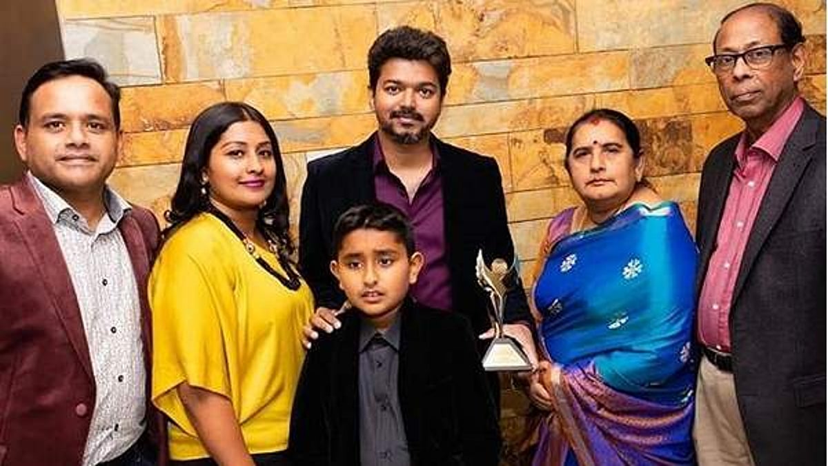 சிறந்த நடிகருக்கான சர்வதேச விருதைப் பெற்றுக் கொண்டார் விஜய்!