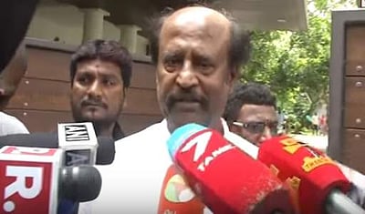 போயஸ் கார்டன் இல்லத்தில் ரசிகர்களுக்கு பொங்கல் வாழ்த்து தெரிவித்த ரஜினி 