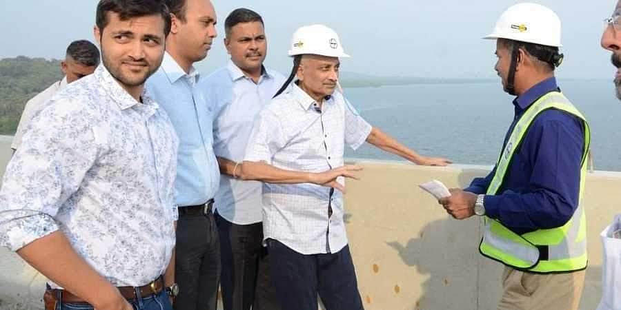 கோவாவில் கட்டப்பட்டு வரும் மேம்பாலப் பகுதிக்கு திடீர் விசிட் அடித்த பாரிக்கர் 