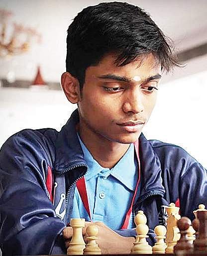 மூன்று வகை செஸ் போட்டிகளையும் வென்று புதிய சாதனை படைத்துள்ள 19 வயது தமிழக வீரர்!