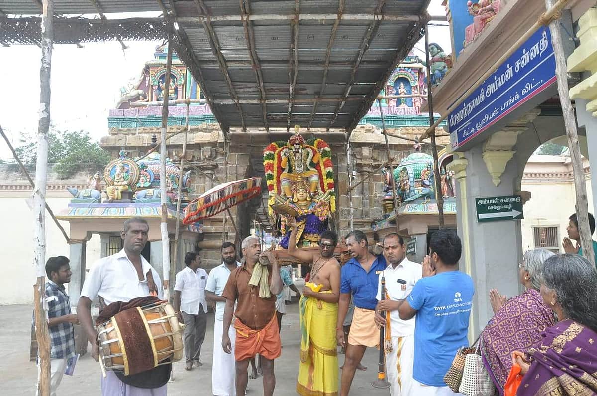 கும்பகோணம் ஸ்ரீ நாகேஸ்வரர் ஆலய வைகுண்ட ஏகாதசி உற்சவத்தில் கருட சேவை