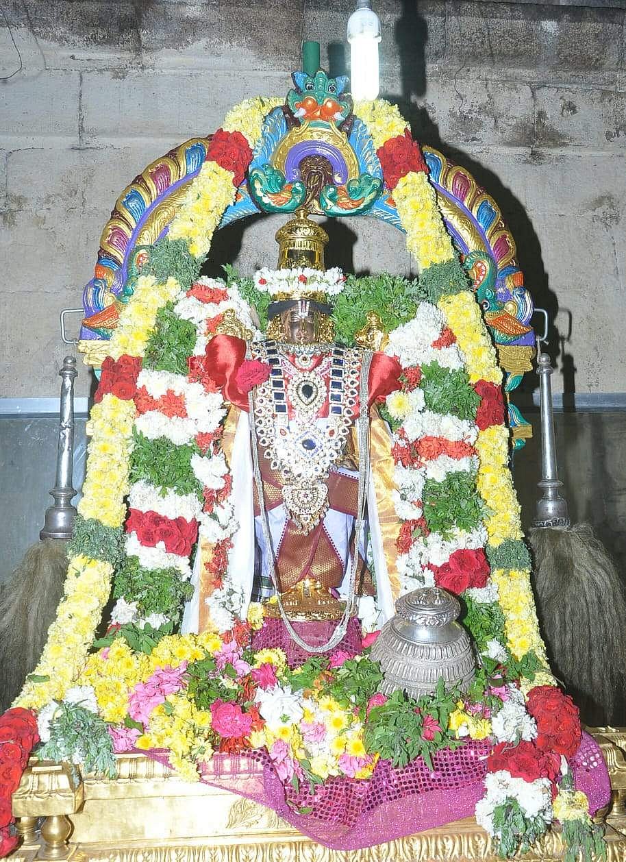 வைகுண்ட ஏகாதசி உற்சவத்தை முன்னிட்டு நாதன்கோவிலில் திருவடி சேவை