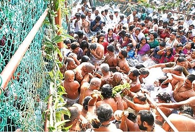 துவாதசியை முன்னிட்டு திருப்பதி ஏழுமலையான் கோயிலில் சக்கரத்தாழ்வார் தீர்த்தவாரி