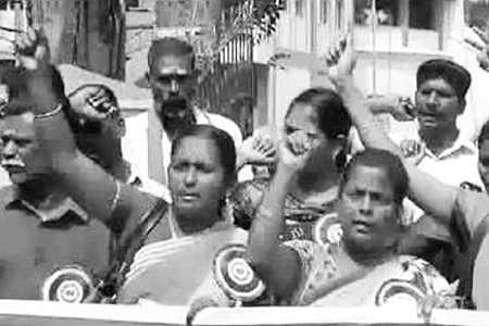 கிராம நிர்வாக அலுவலர்களின் போராட்டத்தால் சான்றிதழ் வழங்கும் பணிகள் முடக்கம்