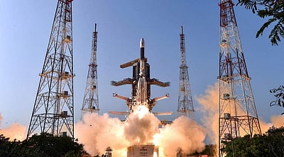 விண்வெளி தொடர்பான வினாடி- வினா போட்டி: சந்திரயான்-2 விண்கலம் நிகழ்வை மோடியுடன் காணலாம்