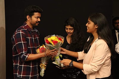 பத்திரிகையாளர்களைச் சந்தித்த விஜய்: சமூகவலைத்தளங்களில் பரவும் புகைப்படங்கள்!