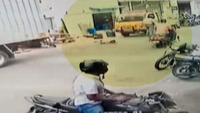 பட்டப்பகலில் மர்ம நபரால் வெட்டிக் கொல்லப்பட்ட கிளி ஜோதிடர்: பெண் வசியம் காரணமா? 