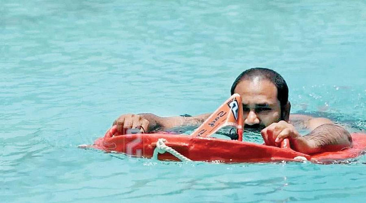 நீரில் மூழ்கியவரைக் காப்பாற்றும் ட்ரோன்!