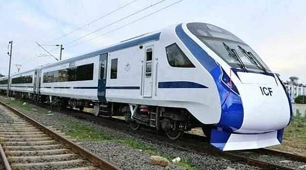 கூடிய விரைவில் இந்தியாவில் சதாப்தி எக்ஸ்பிரஸின் இடத்தைப் பிடிக்கவிருக்கும் ‘ட்ரெயின் 18’ அதிவிரைவு ரயில்!