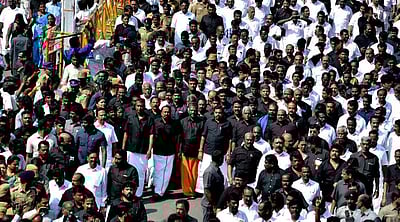 முதல்வர் தலைமையில் அமைதி ஊர்வலம்