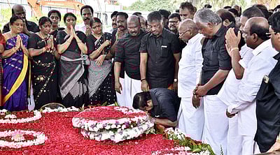 முதல்வர் தலைமையில் அமைதி ஊர்வலம்