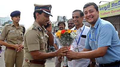 எக்ஸ்பிரஸ் குழுமத்தின் ஹெல்மெட் விழிப்புணர்வுப் பிரசாரம்