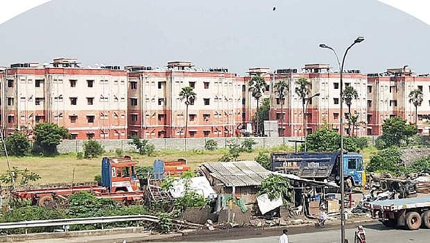 கோயிலுக்குச் சொந்தமான இடத்தில் மீனவர்களுக்கு அடுக்குமாடி வீடுகள்