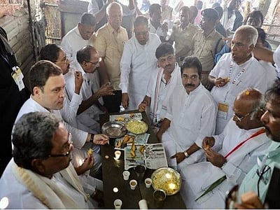 பகோடா, பஜ்ஜி, தேநீருடன் பிரசாரத்துக்கு இடையில் இளைப்பாறிய ராகுல்