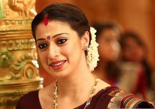 நீயா 2: நாகினி அவதாரம் எடுக்கும் ராய் லஷ்மி!