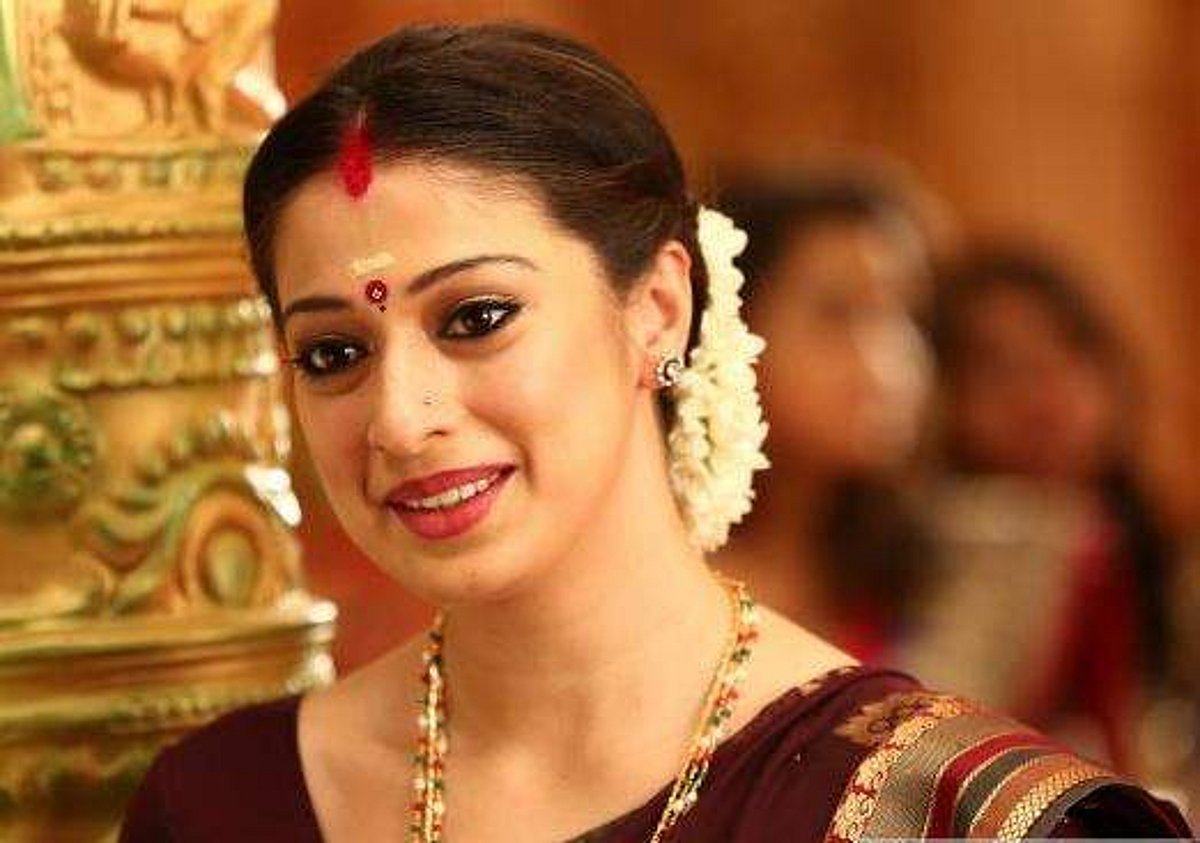 நீயா 2: நாகினி அவதாரம் எடுக்கும் ராய் லஷ்மி!