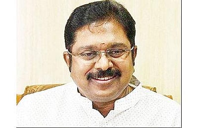 18 எம்.எல்.ஏ-க்கள் தகுதி நீக்க வழக்கு: அரசுக்கு எதிராக வாக்களிக்க மாட்டோம் என தினகரன் தரப்பு வாதம்