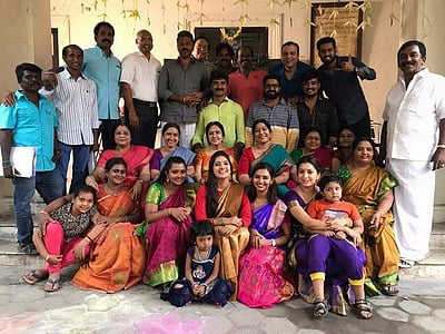 முடிவுக்கு வந்த 'தெய்வமகள்’ சீரியல்! கடைசி நாள் படப்பிடிப்பில் புகைப்படம் எடுத்து வெளியிட்ட நடிகர்கள்! (படங்கள்)