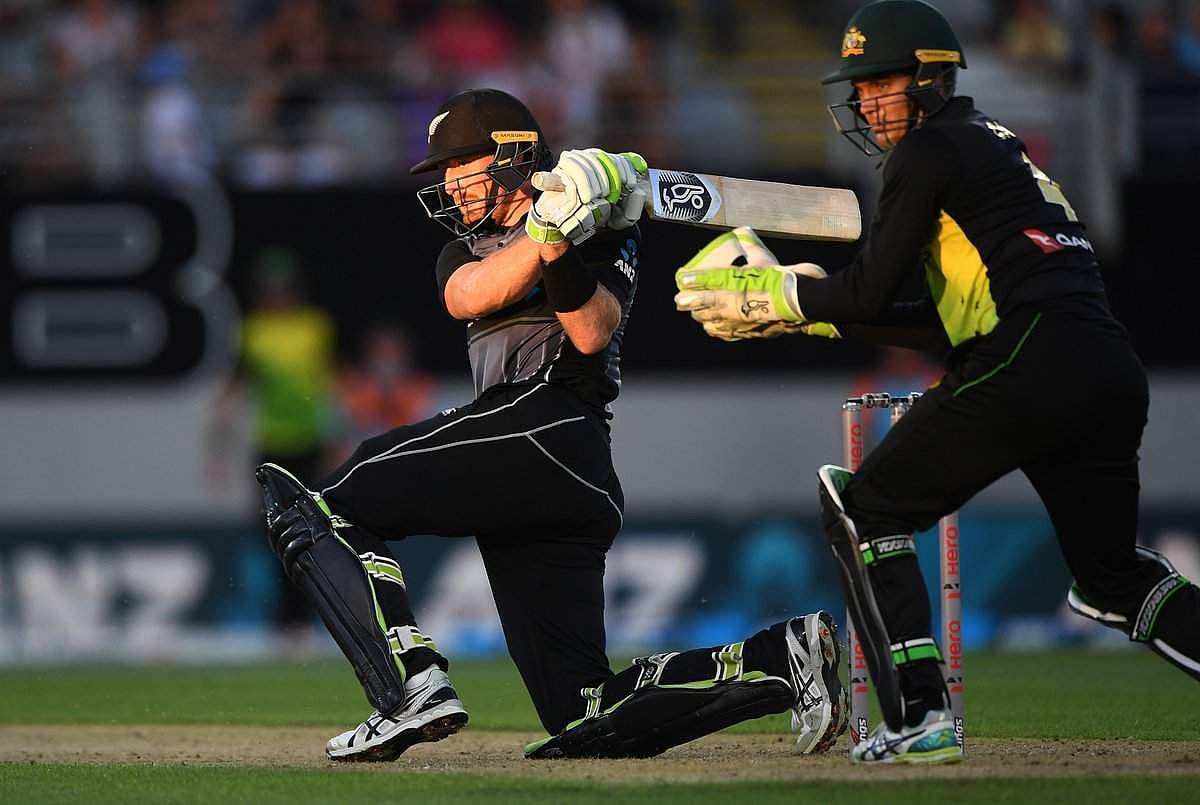 சிக்ஸர் மழை: நியூஸிலாந்து 243 ரன்கள் குவிப்பு! கப்தில் அபார சதம்!