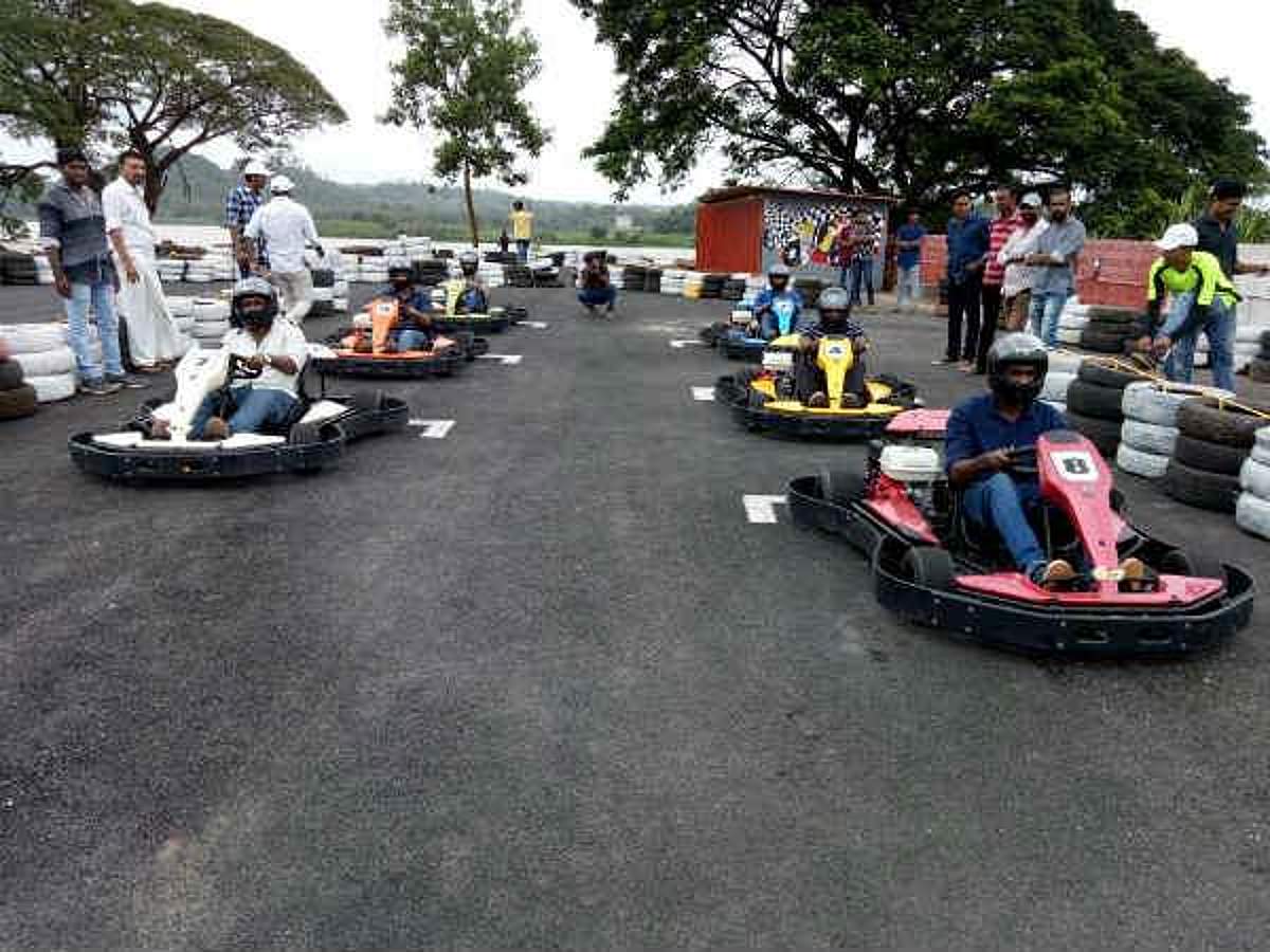 த்ரில் விளையாட்டா? திகில் விளையாட்டா? அநியாயமாக இளம்பெண்ணின் உயிரைப் பறித்த ‘கோ கார்ட்’ ரேஸ்கார்!