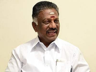 சசிகலா வற்புறுத்தலால்தான் முதல்வராகப் பதவி ஏற்றேன்: மதுரையில் ஓபிஎஸ் பேட்டி! 