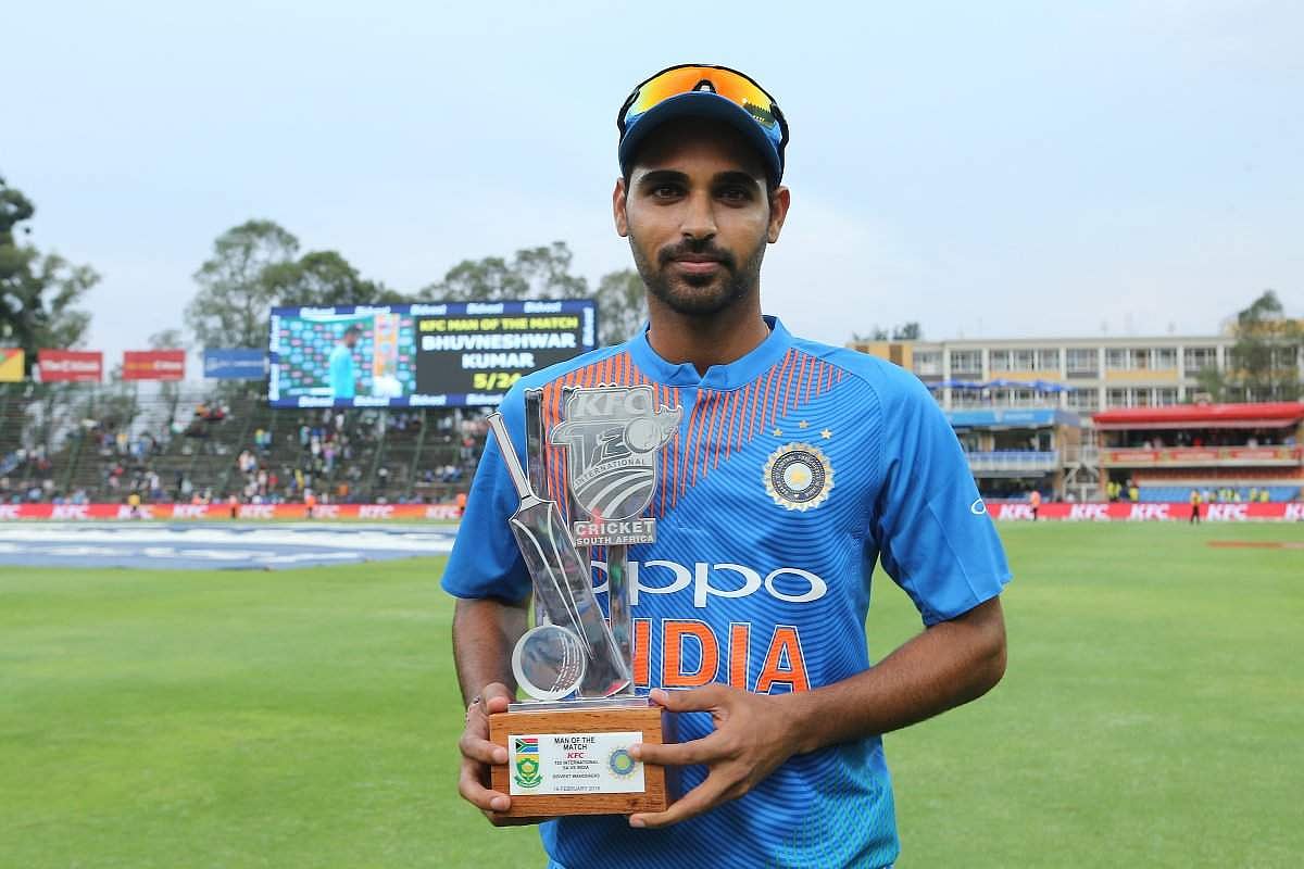 5 விக்கெட்டுகள் வீழ்த்திய புவனேஸ்வர் குமார்: சாதனை விவரங்கள்!