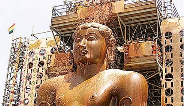 12 ஆண்டுகளுக்கு ஒருமுறை நடக்கும் "மகா மஸ்தகாபிஷேகம்'