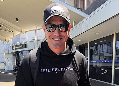 அநாதை சிறுத்தைக் குட்டியைத் தத்தெடுத்தார் கிரிக்கெட் வீரர் கெவின் பீட்டர்சன் (விடியோ)