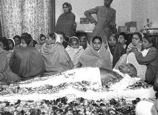 மகாத்மா காந்தி படுகொலையின் சதியை வெளிக்காட்டும் முக்கிய ஆவணங்கள்: உச்ச நீதிமன்றத்தில் பரபரப்பு தகவல்!