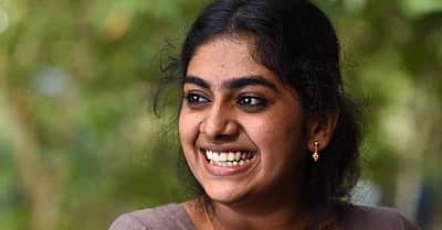 கண்ணழகி பிரியா வாரியரைத் தொடரும் மலையாள நடிகை நிமிஷா! வைரலாகும் பரோட்டோ காட்சிகள்! விடியோ