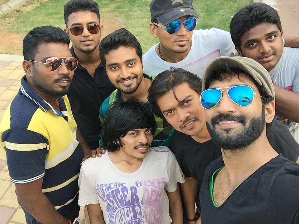 தம்பியை இழந்து தவிக்கிறேன்! ஹெல்மெட் அணிந்திருந்தால் இறந்திருக்க மாட்டான்! நடிகர் ஆதி கண்ணீர்!